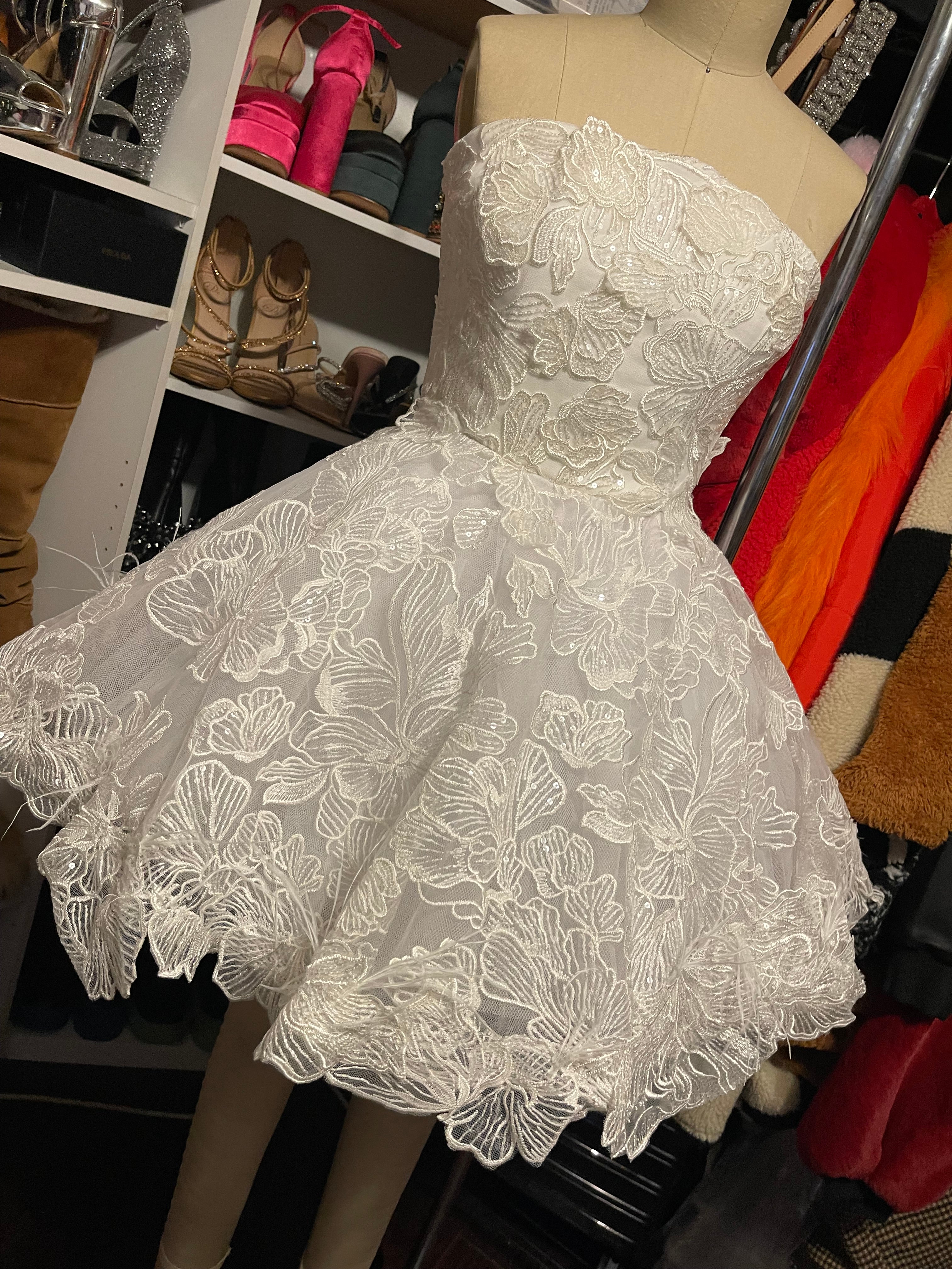 LITTLE WHITE DRESS